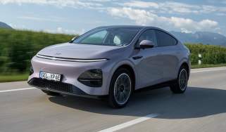 XPeng G6 AWD Performance - front tracking